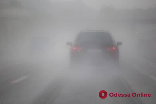 Водителей предупреждают о плохой видимости на дорогах Одессы и области
