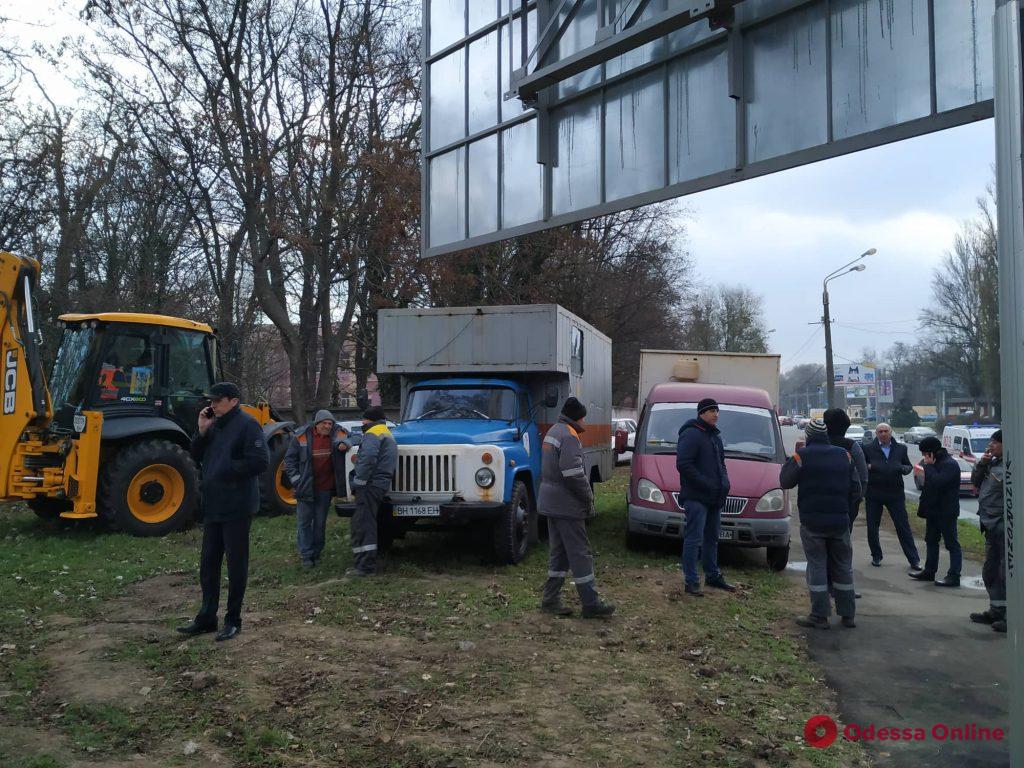 В Одессе тушили пожар в кабельном тоннеле на Водопроводной (фото, обновлено)