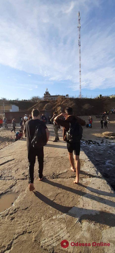 Прогулялись на Delfi: одесские пограничники воспитывали двух юных «экскурсантов» (фото)