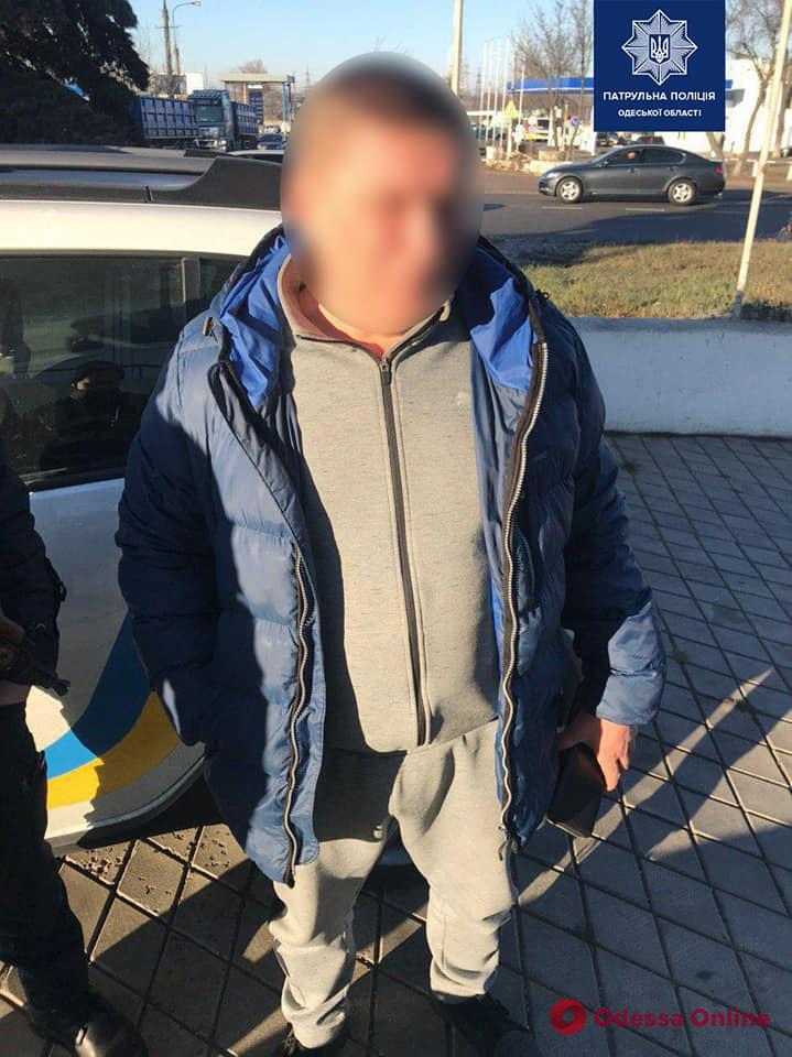 В Одессе пьяный водитель предлагал взятку патрульным