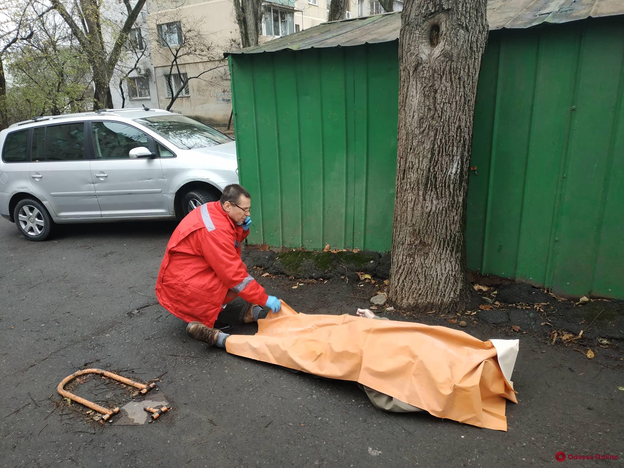 В Одессе прямо на улице умер пожилой мужчина