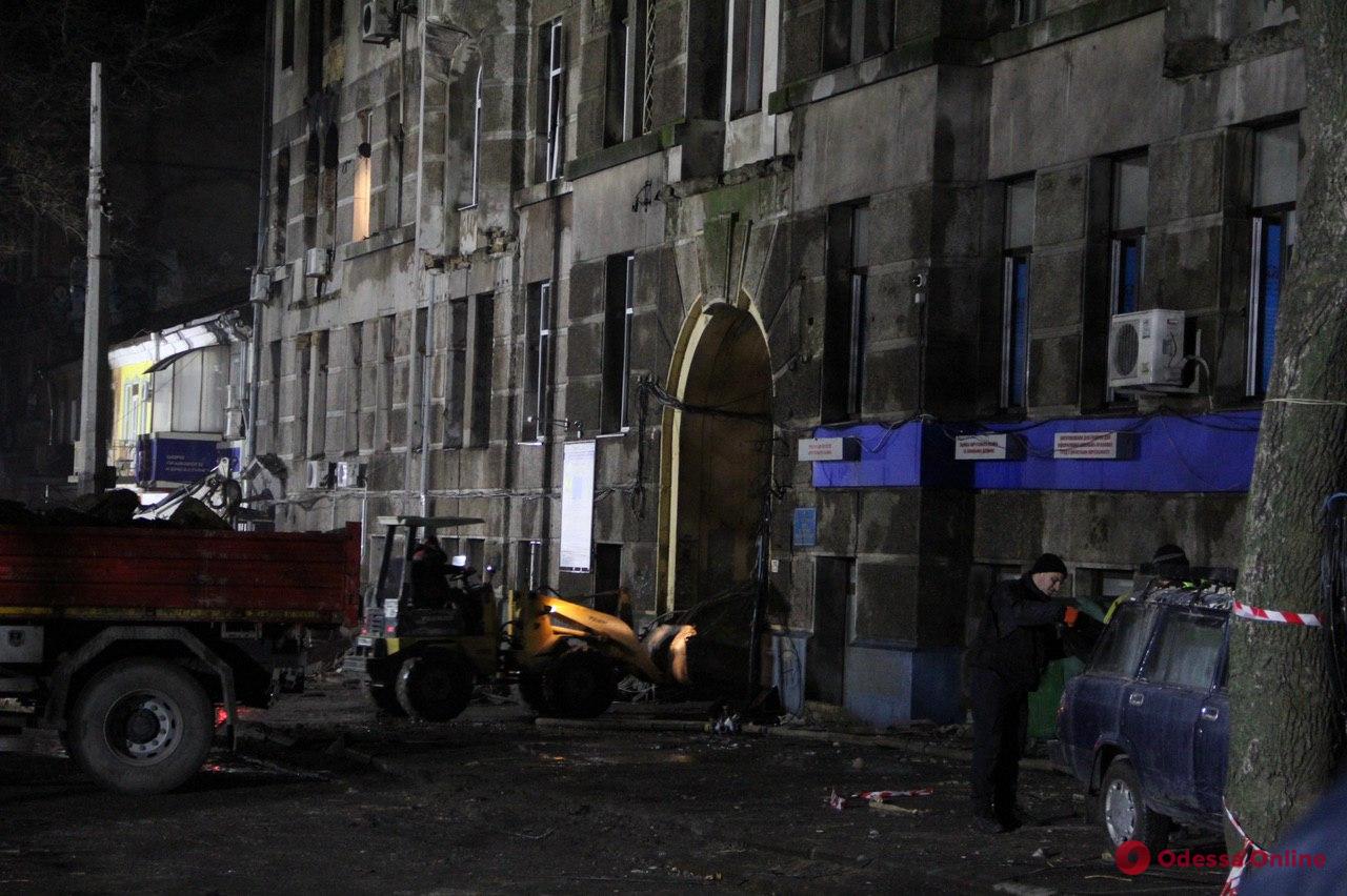 Ночью в сгоревшем здании на Троицкой нашли еще одно тело