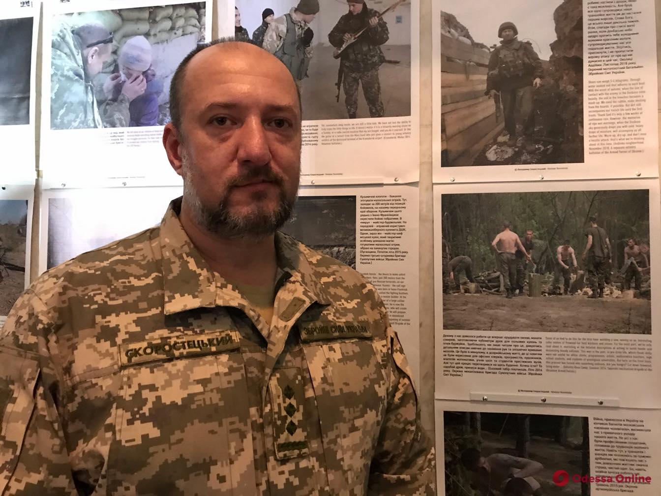 В Одессе открылась фотовыставка «Два взгляда, одна война, одна нация»