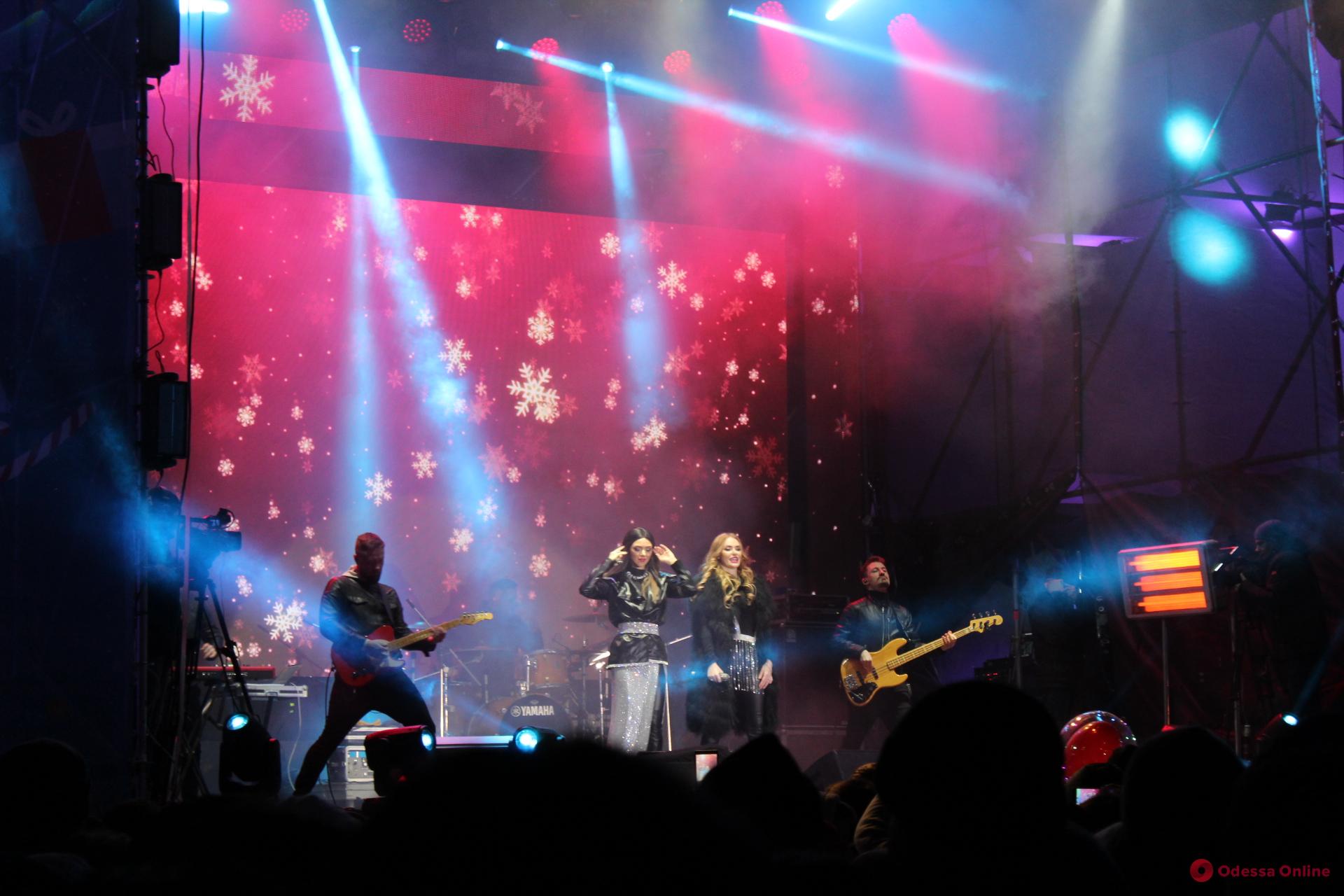 На новогоднем концерте в Одессе выступили «НеАнгелы» и «Леприконсы»