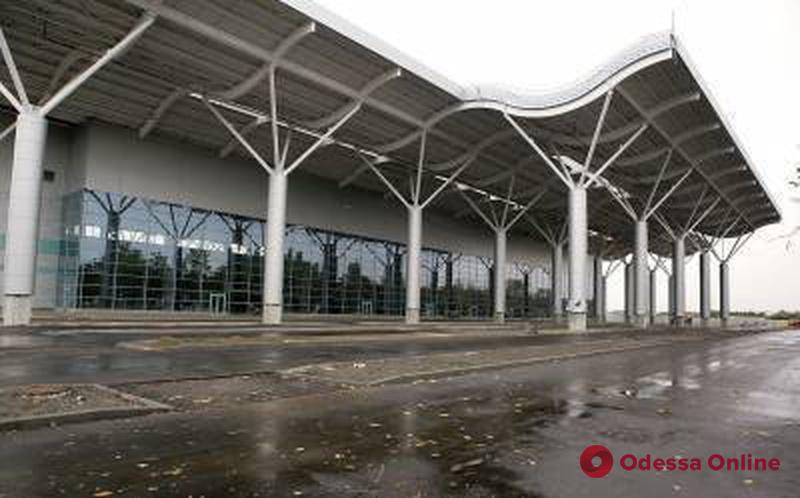 Работа одесского аэропорта нарушена из-за дождя