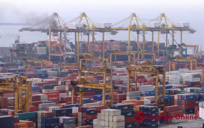 В Одесском и Черноморском портах из-за тумана отменили грузовые перевозки