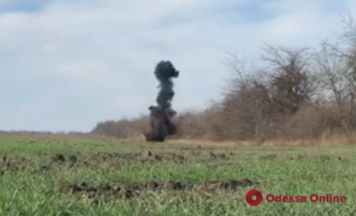 Под Нерубайским взорвали противотанковую мину (видео)