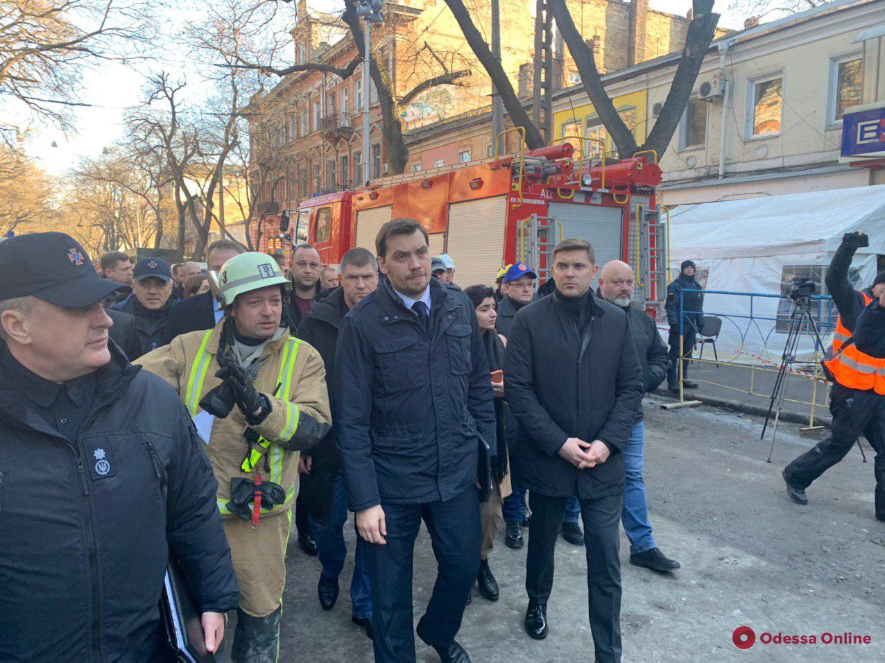 Пожар на Троицкой: на место трагедии прибыл премьер-министр Гончарук
