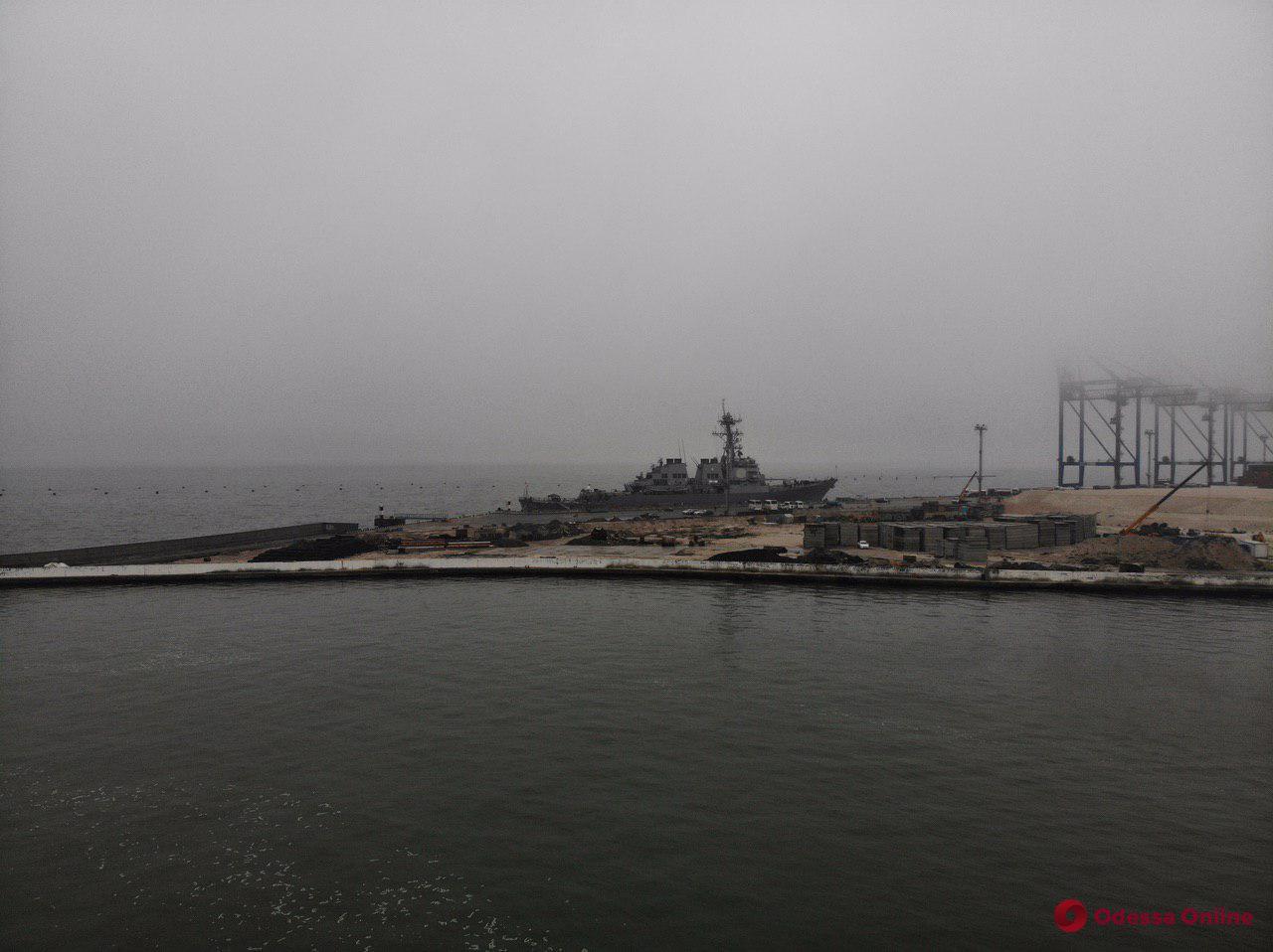 В Одесский порт зашел американский военный корабль (фото с квадрокоптера)