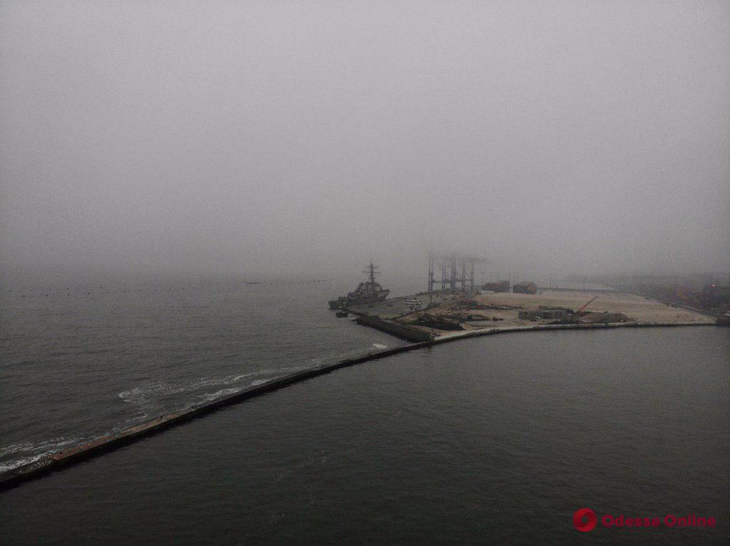 В Одесский порт зашел американский военный корабль (фото с квадрокоптера)