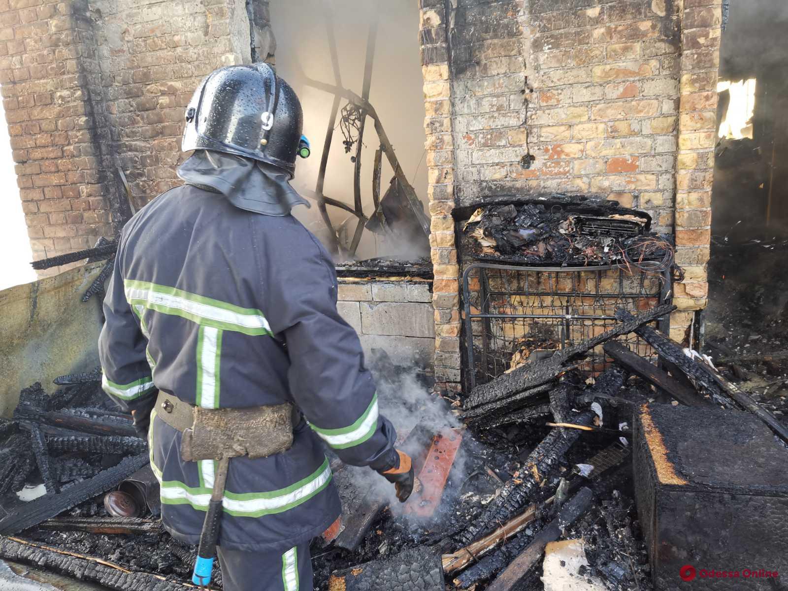 Пожар в частном доме на 16-й Фонтана унес жизнь мужчины