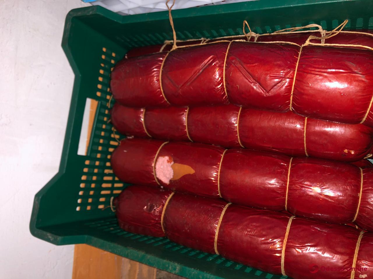 В Одесской области нашли склад с 15 тоннами опасных колбасы, паштета и сыра