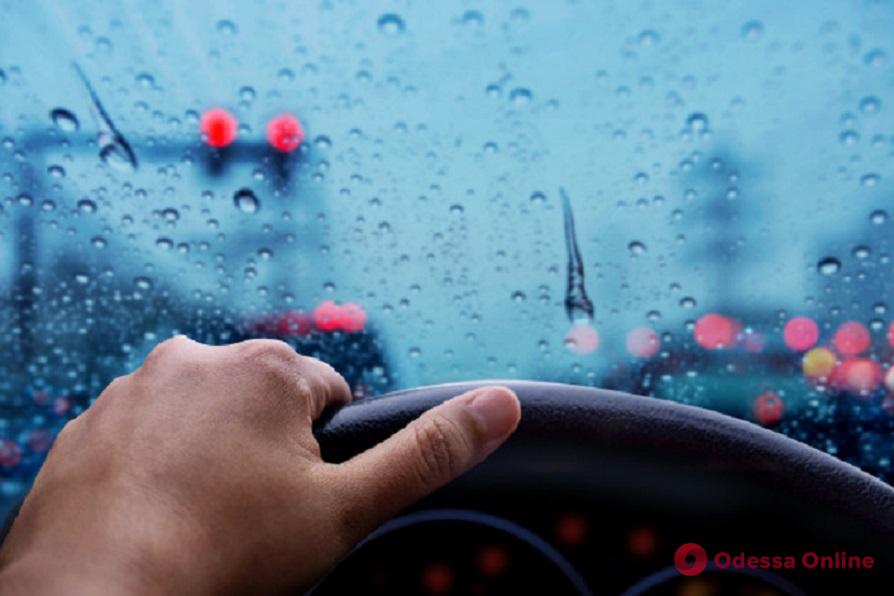 В связи с ухудшением погоды одесских водителей просят быть внимательными на дорогах