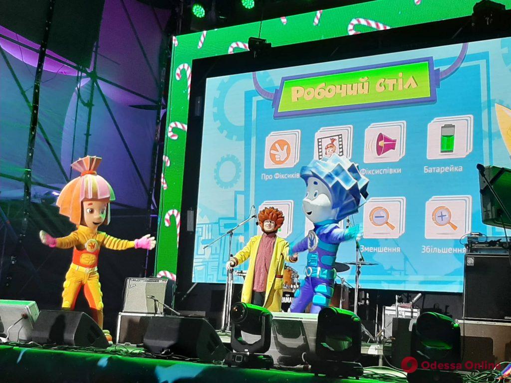 Проекционное шоу и концерт: в Одессе состоялся праздник для детей (фото)