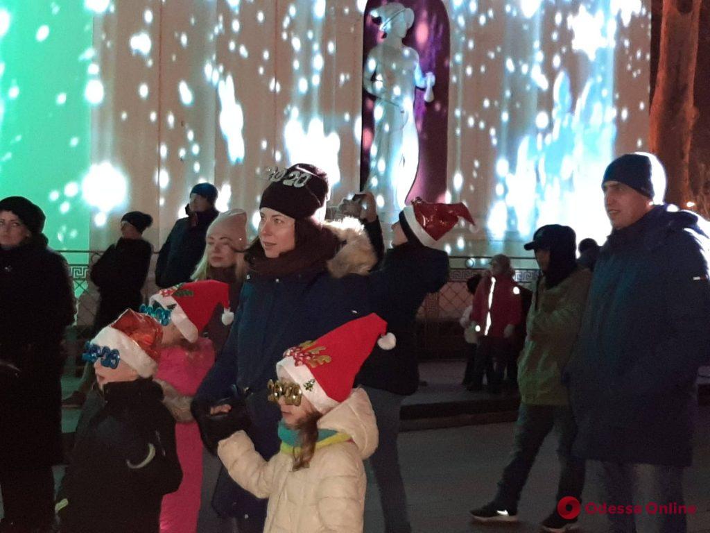 Проекционное шоу и концерт: в Одессе состоялся праздник для детей (фото)