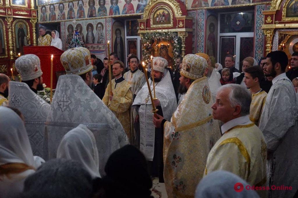 В Одессе начались рождественские богослужения (фоторепортаж)