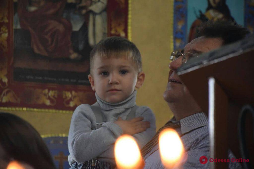 Рождественское утро в одесском храме (фоторепортаж)
