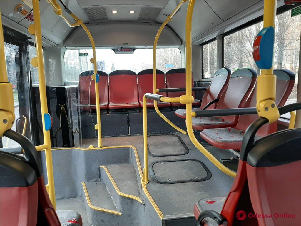 С Таирова на поселок Котовского можно добраться новыми комфортабельными автобусами (фото)