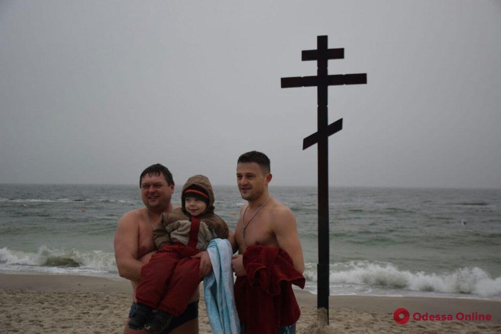 На Ланжероне продолжаются крещенские купания (фоторепортаж)