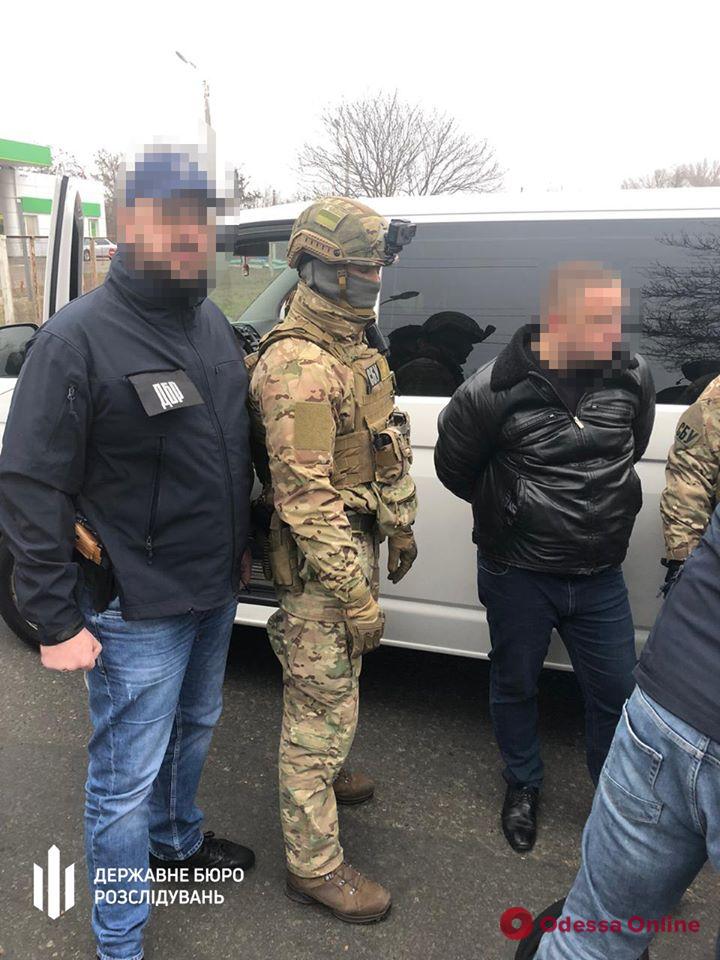 В Одессе на взятке попался специалист миграционной службы (фото)