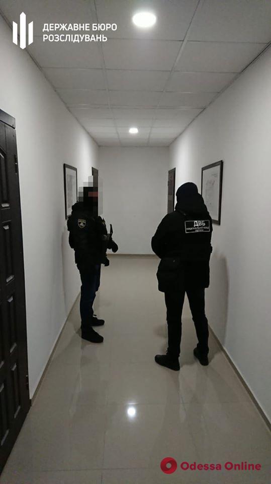 Помогали мошеннику из Польши: двое одесских полицейских имитировали задержание (обновлено)