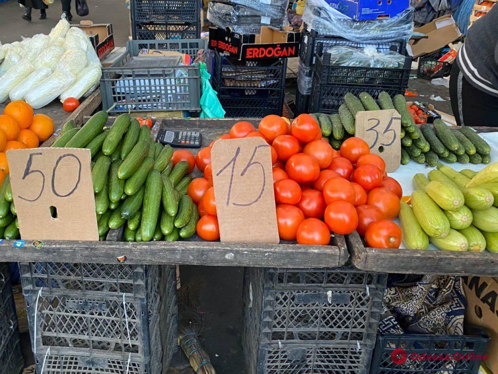 Кумкват, ананас и виноград: воскресные цены на одесском «Привозе»