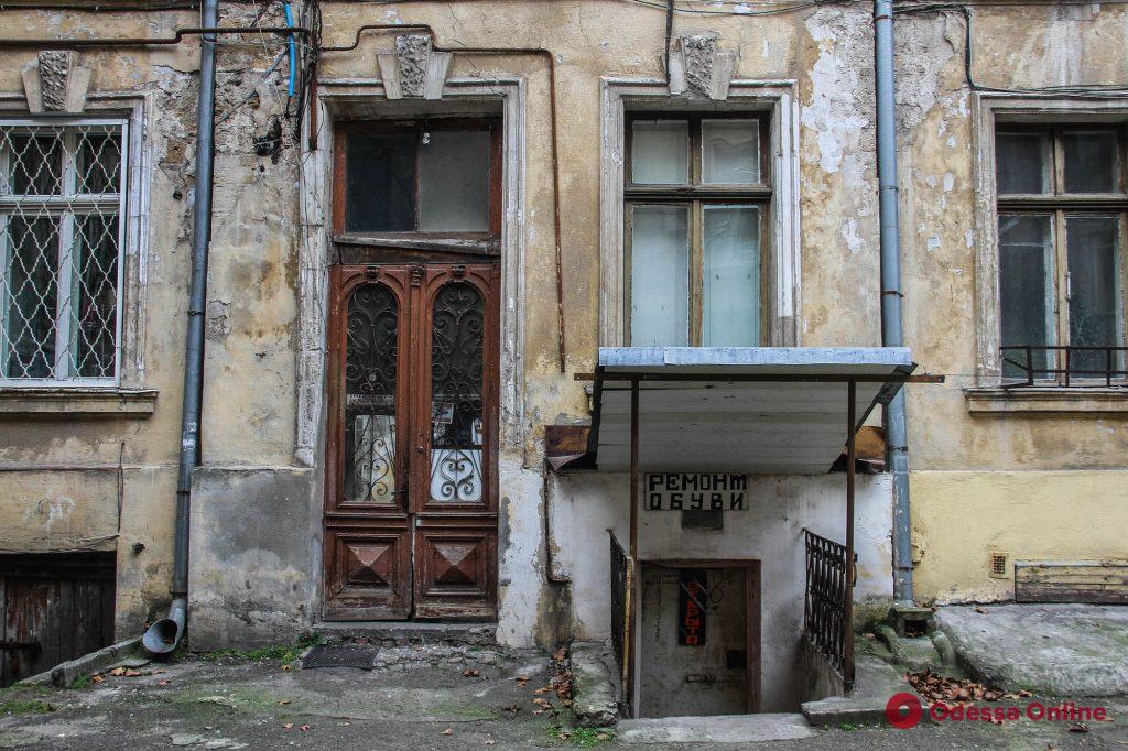 Контрастная Одесса: от строгих высоток до готических домов (фоторепортаж)