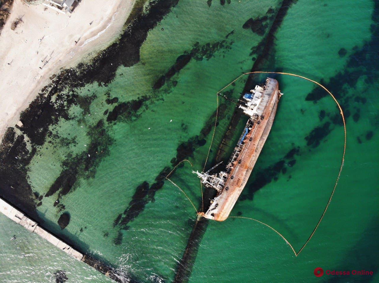 Ржавый танкер Delfi с высоты птичьего полета (фото, видео с квадрокоптера)