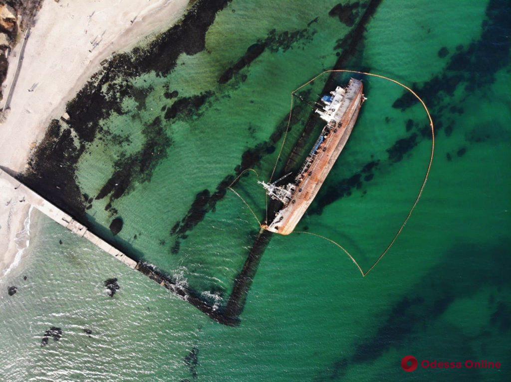 Ржавый танкер Delfi с высоты птичьего полета (фото, видео с квадрокоптера)
