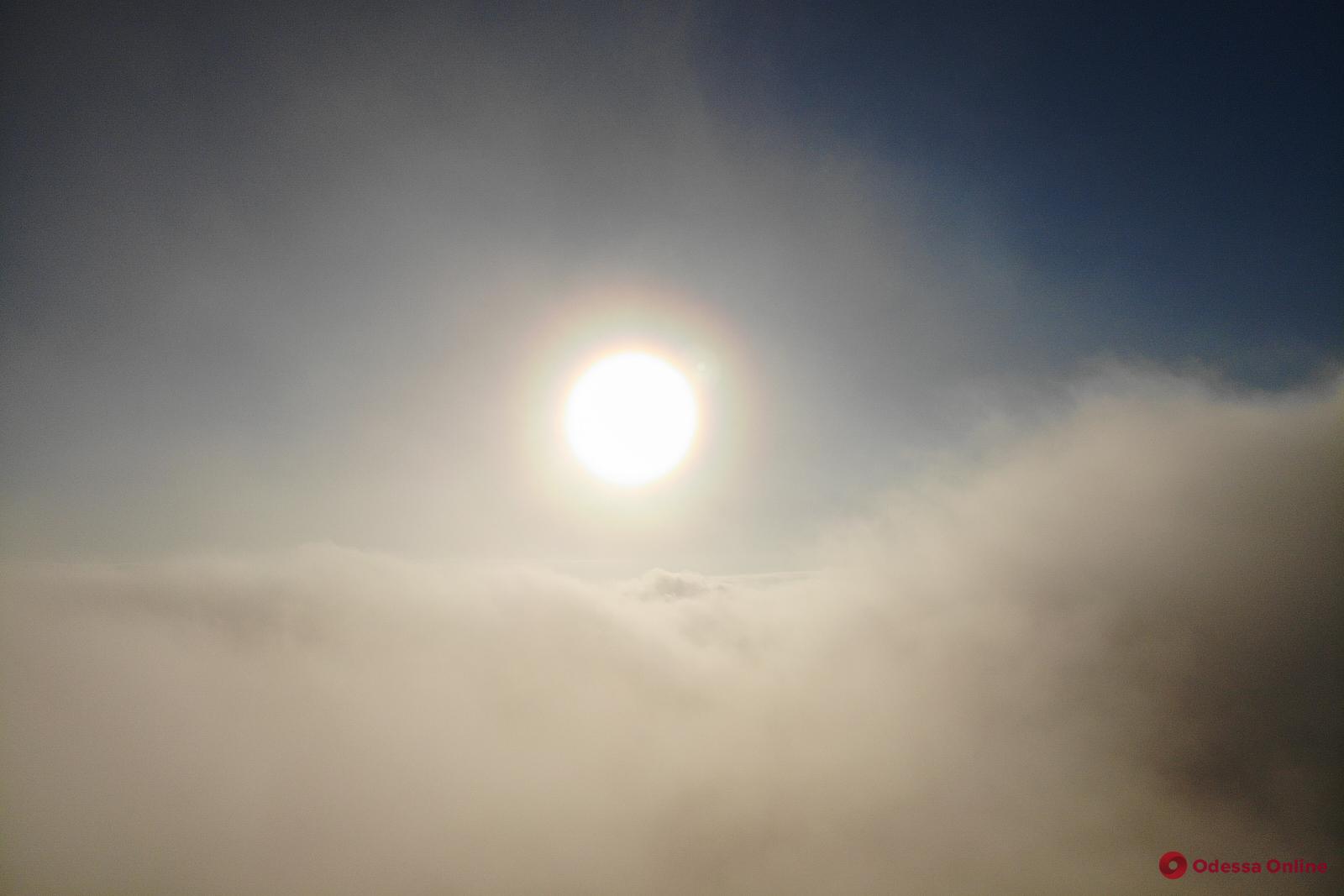 Сквозь облака: полет над туманной Одессой (фото, видео)