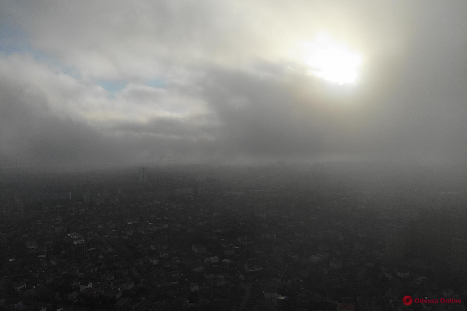 Сквозь облака: полет над туманной Одессой (фото, видео)