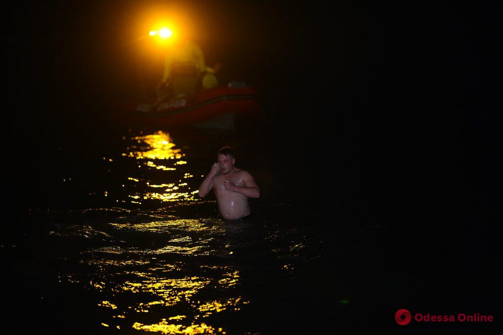Ночные крещенские купания в Одессе (фоторепортаж)