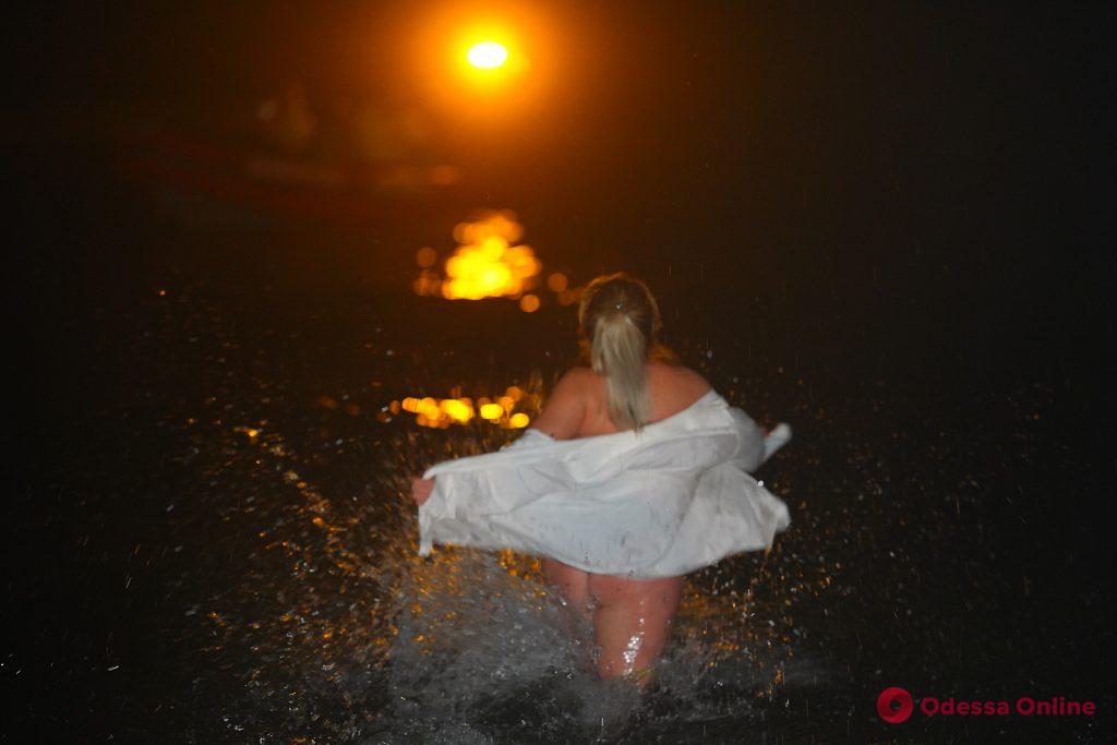 Ночные крещенские купания в Одессе (фоторепортаж)