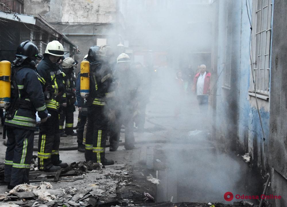 На Молдаванке тушили пожар в жилом доме (фото)