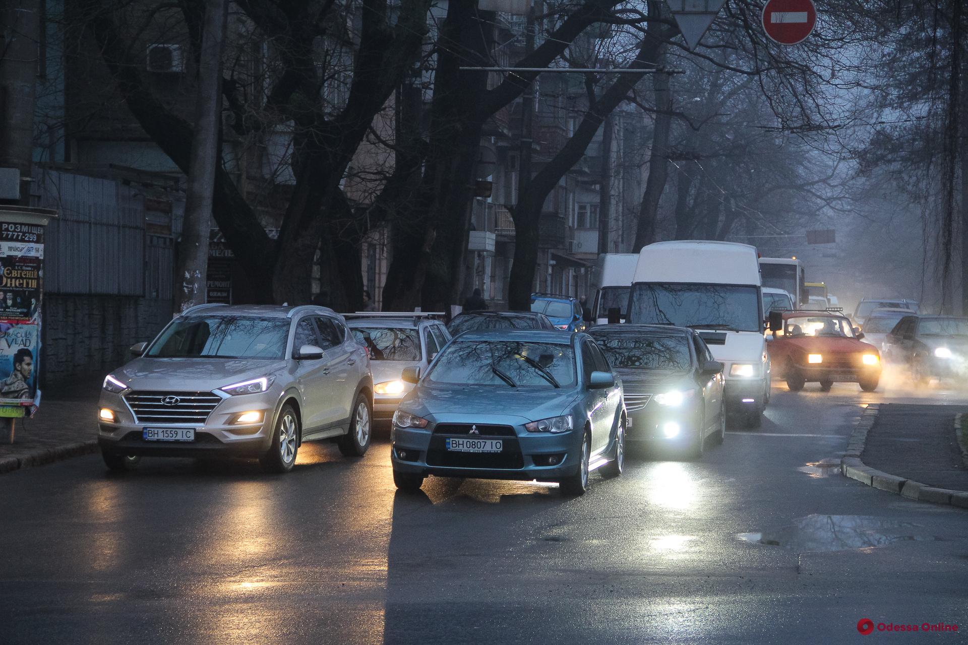В Одессе штрафы за нарушение правил парковки теперь можно оплатить через мобильное приложение