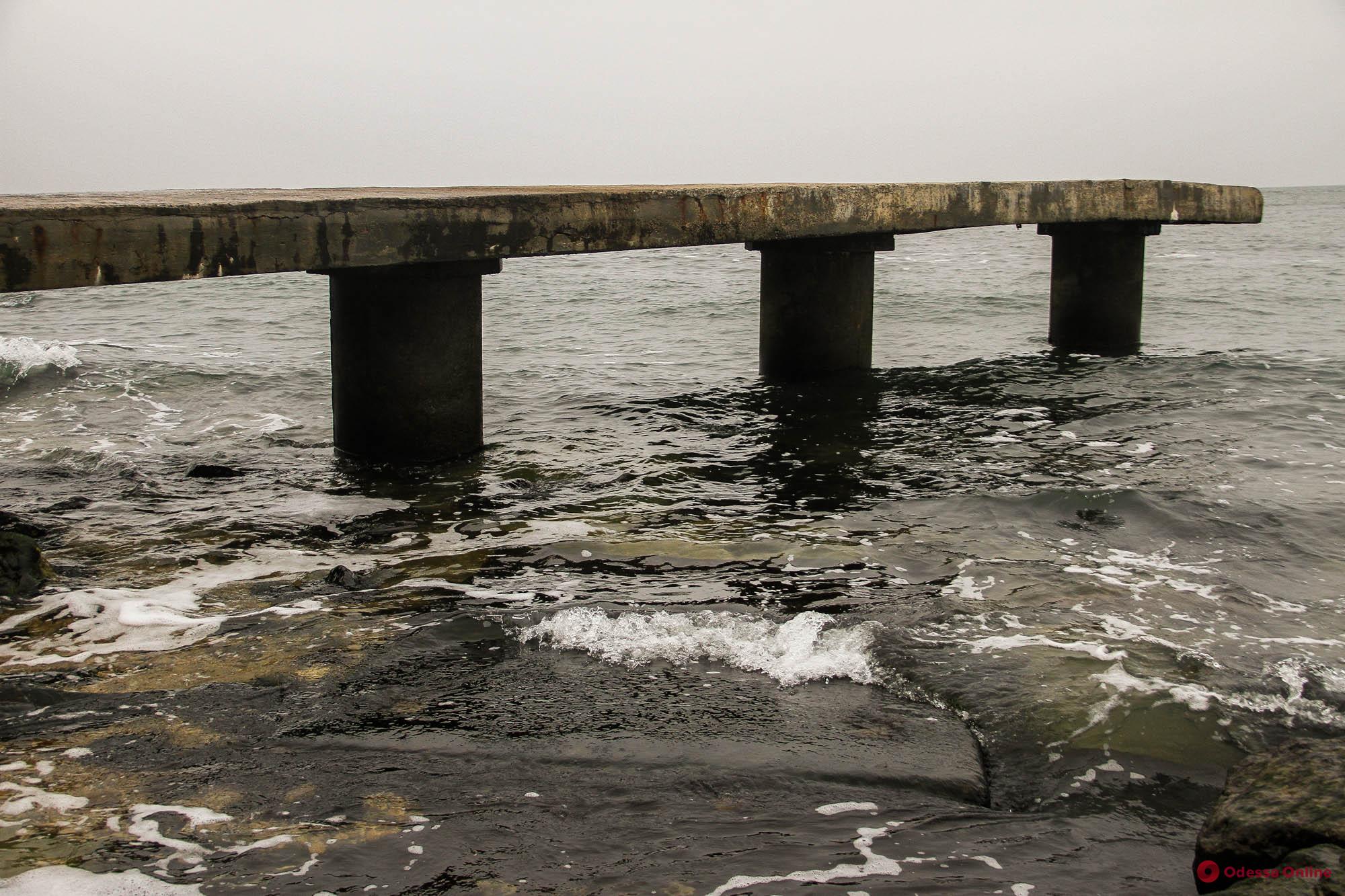Море и ржавчина: фотопрогулка по побережью в районе Дачи Ковалевского