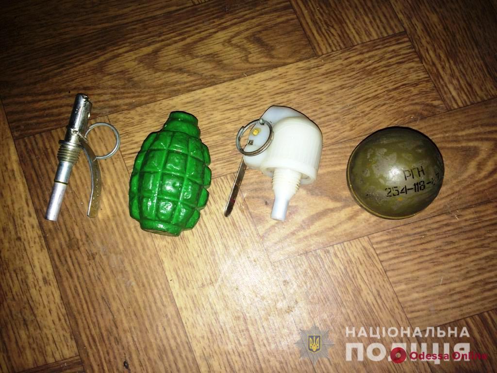 Житель Одесской области во время застолья похвастался гранатами