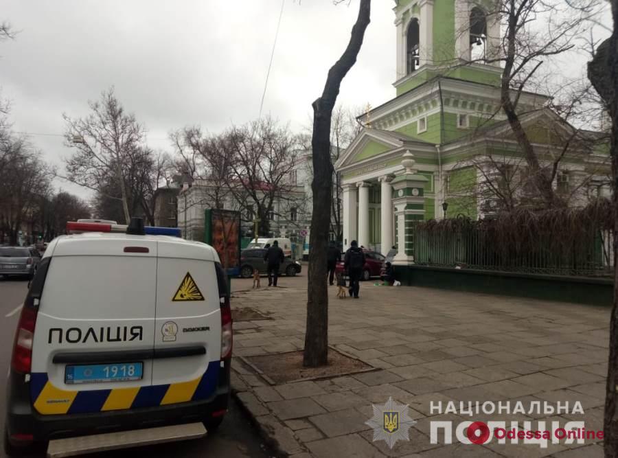 Перед рождественскими богослужениями полицейские проверяют на безопасность одесские храмы (фото, видео)