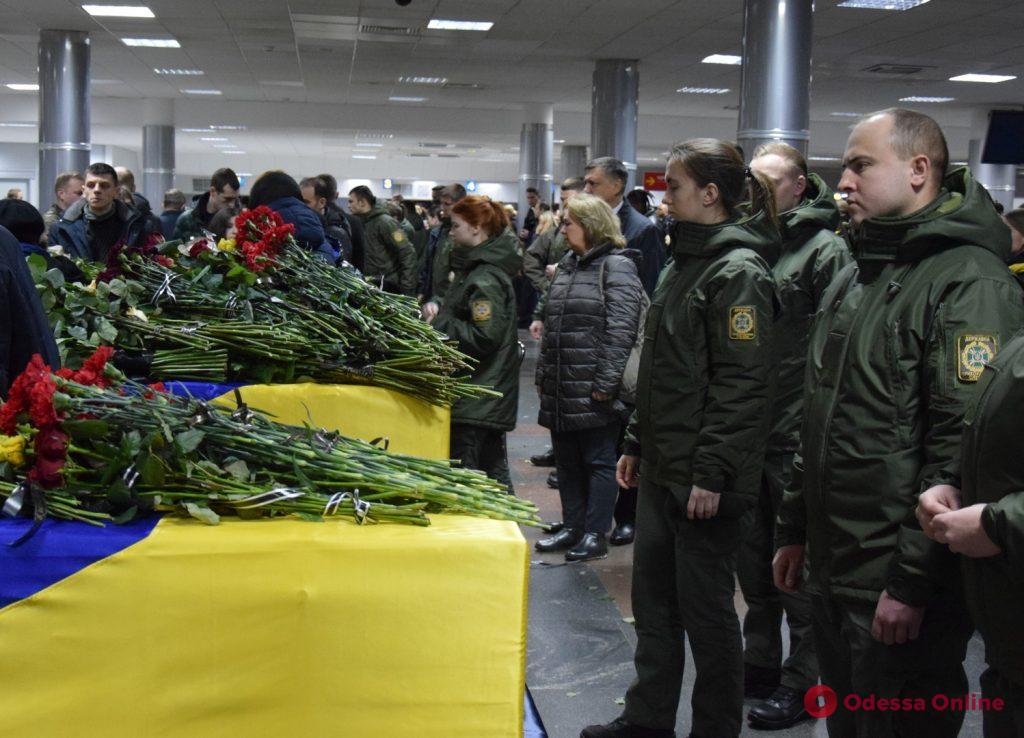 В аэропорт «Борисполь» прибыл самолет с телами погибших в авиакатастрофе в Иране украинцев