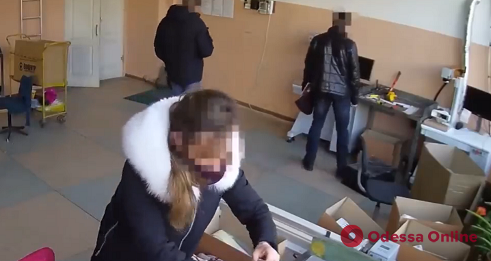 Одесса: обокравшие офис во время обыска полицейские уволены