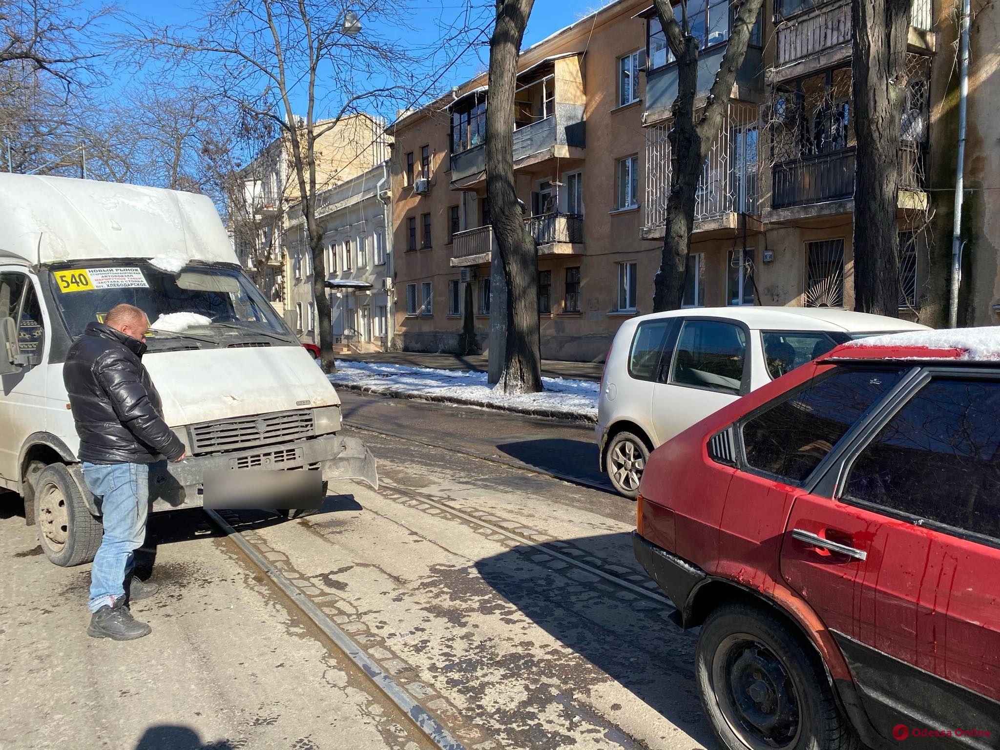 ДТП на Старопортофранковской заблокировало движение трамваев
