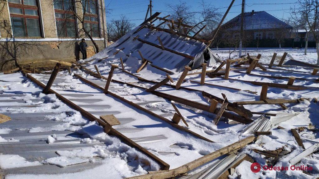 В Одесской области ветер сорвал крышу со школьного спортзала