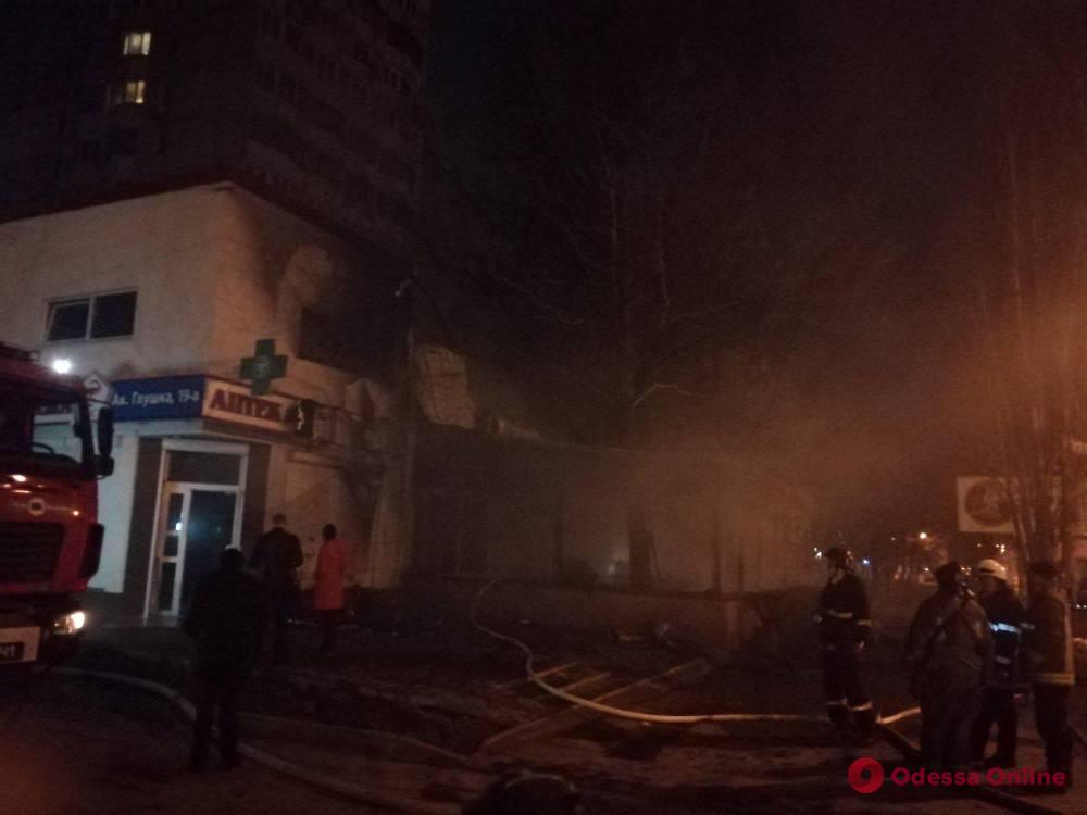 На Таирова ночью сгорело кафе (фото)