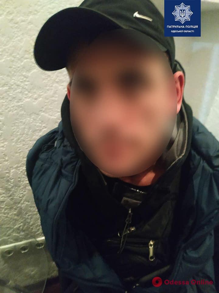 В Одессе вооруженный мужчина залез в офис охранной фирмы