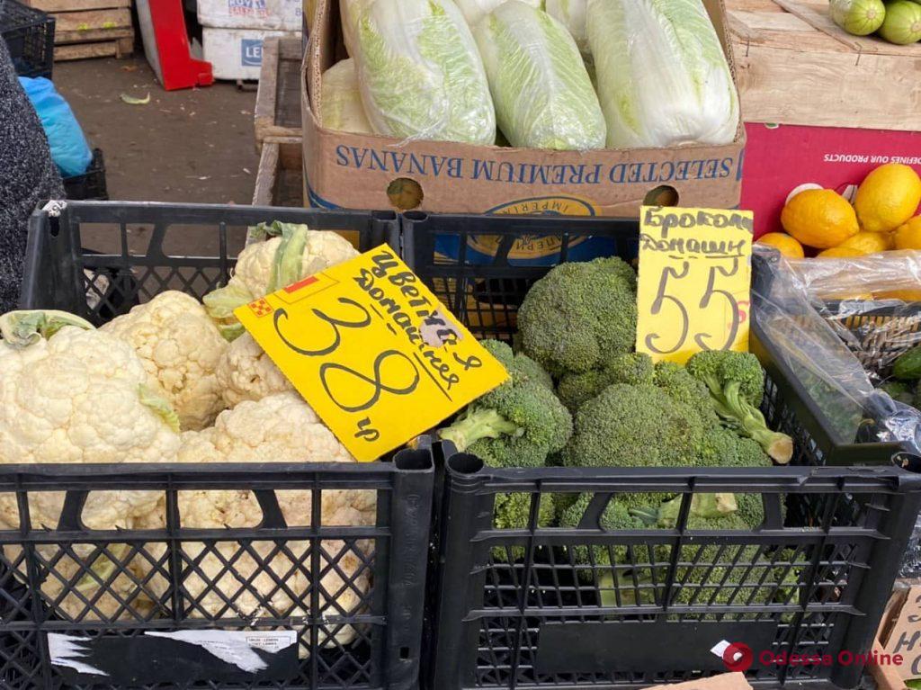 Черемша, микадо и ананас: воскресные цены на одесском «Привозе»