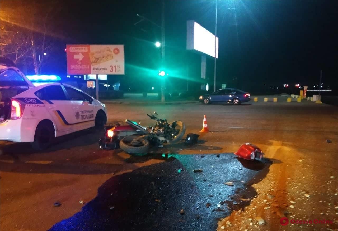 В ДТП возле одесского аэропорта пострадал мотоциклист