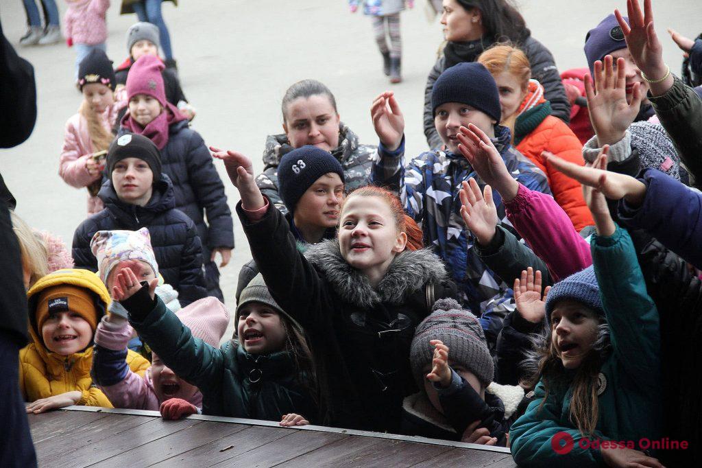 Ярмарка и «сладкие сердца»: в парке Горького отмечают День любви (фото)