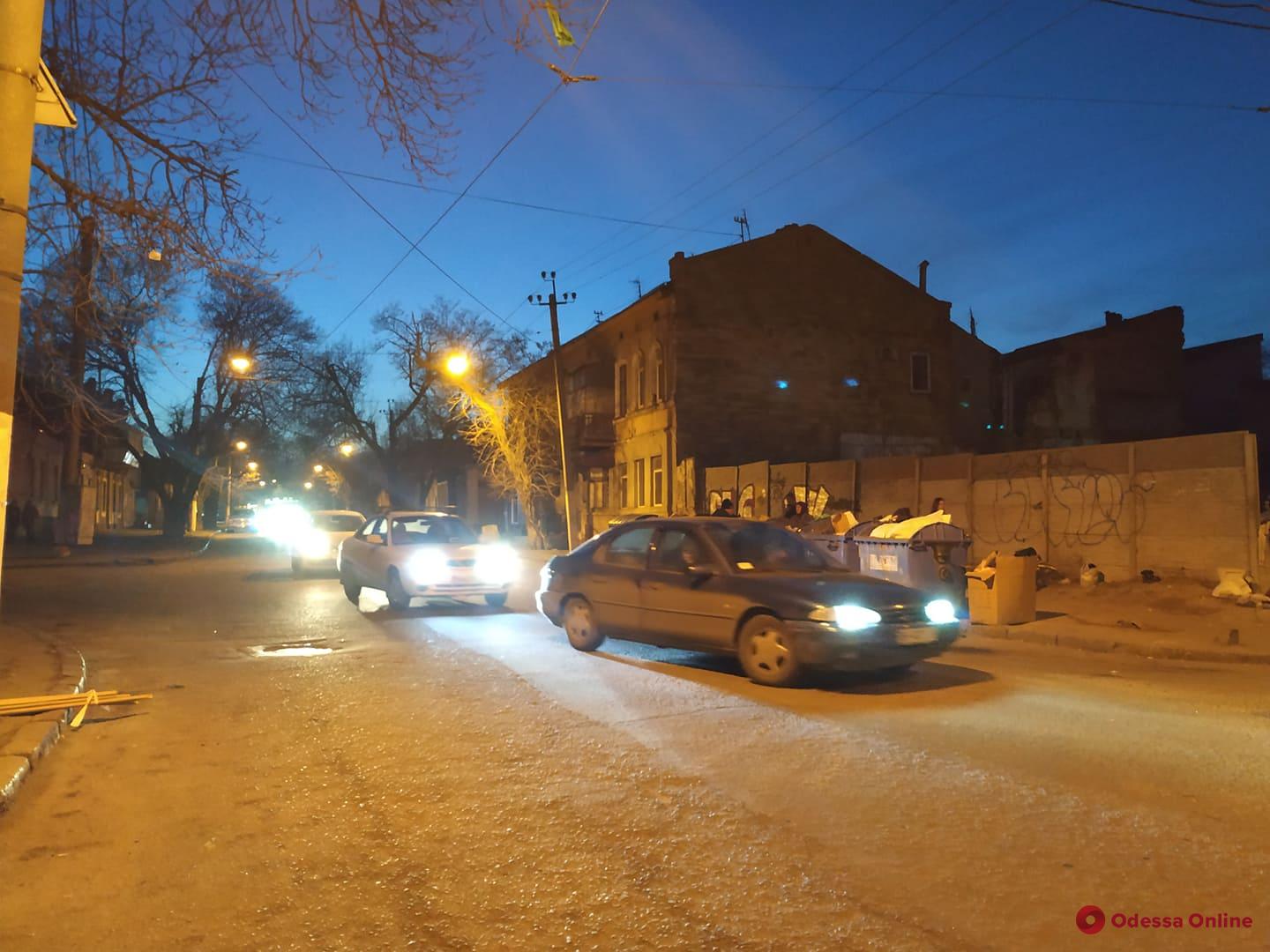Три дня без света: жители Слободки перекрыли дорогу
