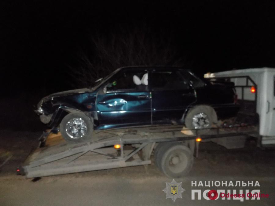 В Одесской области пьяный мужчина на угнанной легковушке попал в ДТП