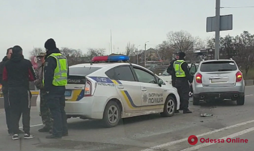 Одесса: возле Центрального автовокзала столкнулись два авто